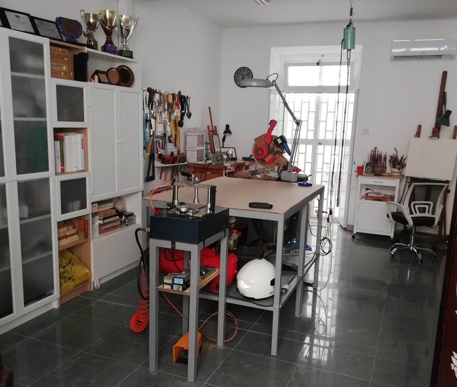 Interno del laboratorio d'arte